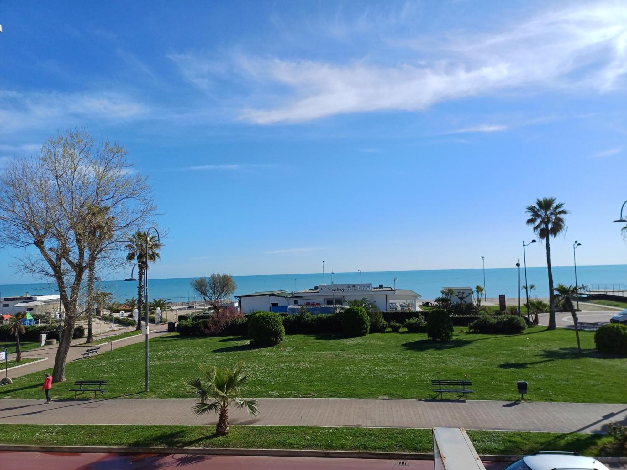 Hotel Promenade Porto SantʼElpidio Exterior foto